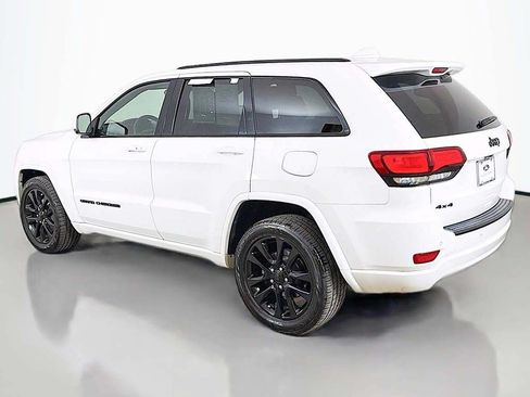 Used 2018 Jeep Grand Cherokee Altitude AWD/4WD image 8