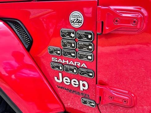 Used 2019 Jeep Wrangler Unlimited Sahara AWD/4WD image 37