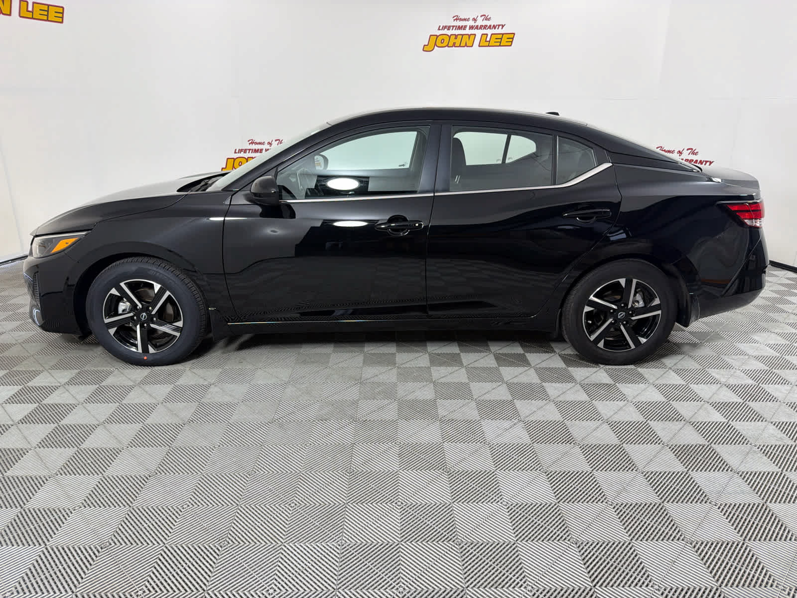 Used 2025 Nissan Sentra SV FWD image 2