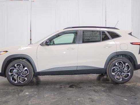 New 2026 Chevrolet Trax RS w/ Sunroof Package image 5