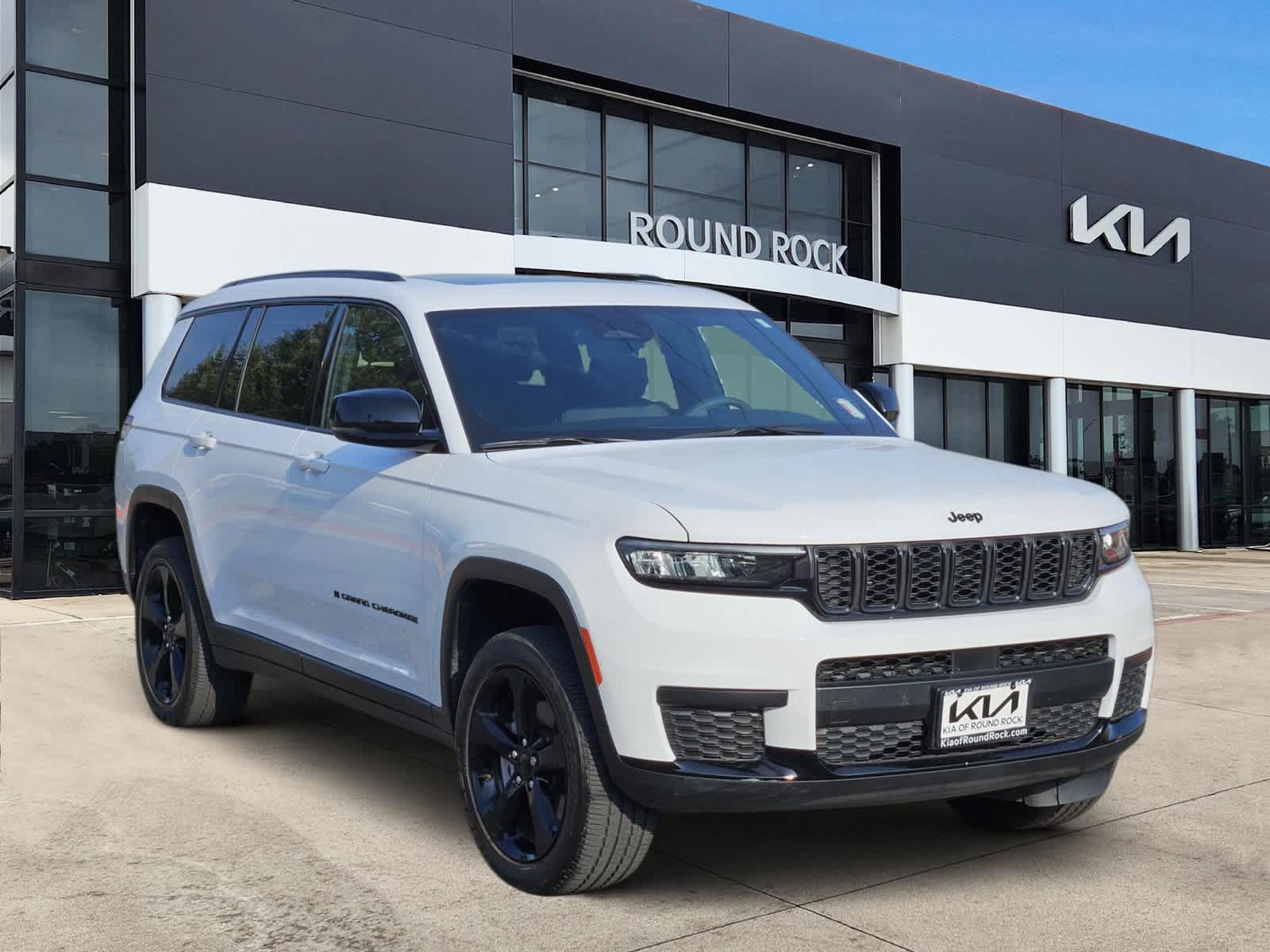 Used 2025 Jeep Grand Cherokee L Altitude RWD image 3