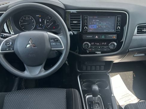 Used 2018 Mitsubishi Outlander ES AWD/4WD image 6