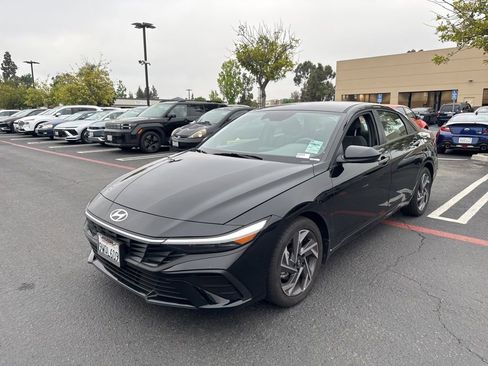 Certified 2025 Hyundai Elantra Sport FWD image 1