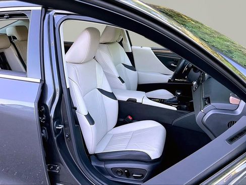 Used 2024 Lexus ES 300h Ultra Luxury w/ Accessory Package (Z2) FWD image 23