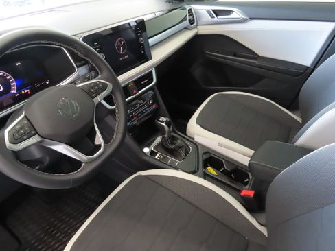 New 2025 Volkswagen Taos SE image 22