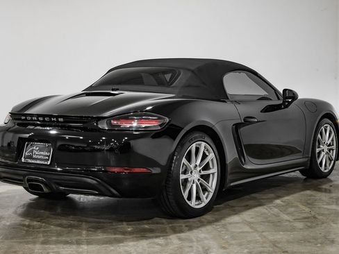 Used 2017 Porsche 718 Boxster RWD image 12