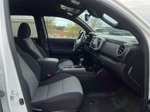 Used 2021 Toyota Tacoma TRD Off-Road image 14