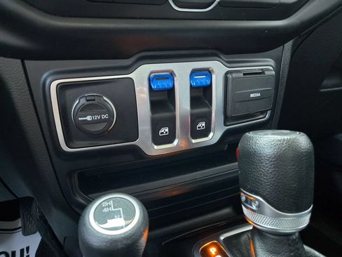 Used 2019 Jeep Wrangler Sport AWD/4WD image 28