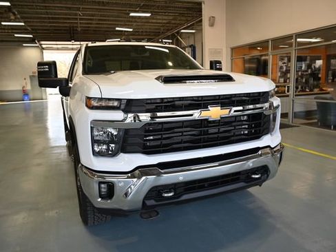 New 2026 Chevrolet Silverado 2500 LT AWD/4WD image 3