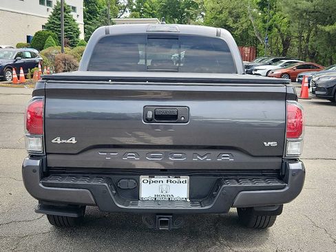 Used 2022 Toyota Tacoma Limited AWD/4WD image 5