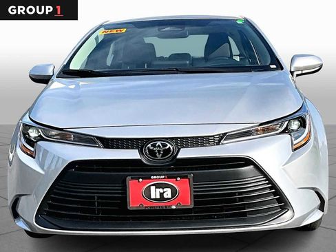 Used 2025 Toyota Corolla LE image 3