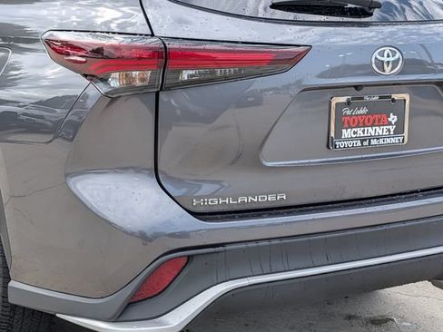 Used 2025 Toyota Highlander XSE AWD/4WD image 8