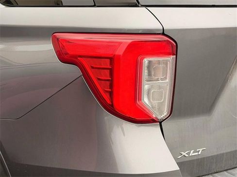 Used 2021 Ford Explorer XLT image 13