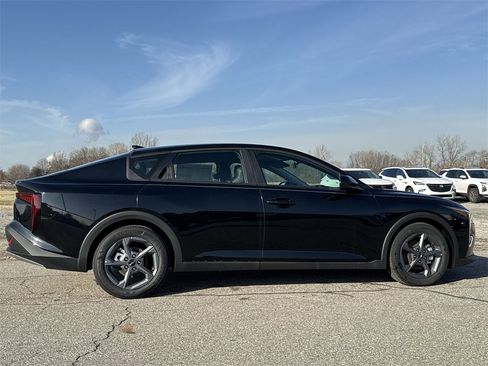 New 2025 Kia K4 LXS image 9