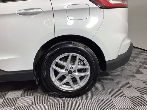 Used 2024 Ford Edge SEL image 9