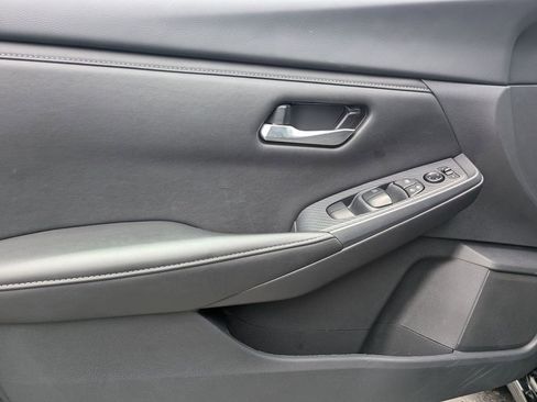 Used 2025 Nissan Sentra SV image 11