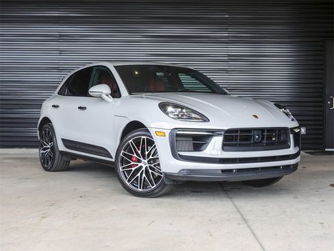 Certified 2023 Porsche Macan S image 9