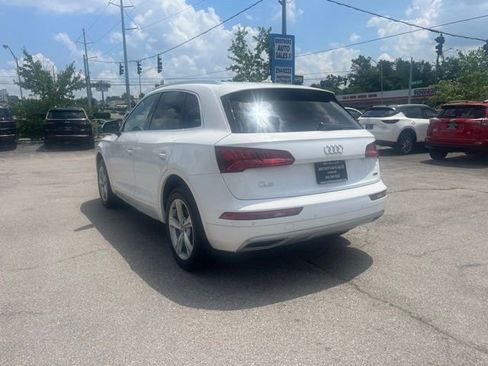 Used 2020 Audi Q5 2.0T Premium w/ Convenience Package image 4