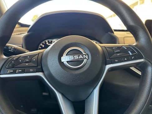 Used 2025 Nissan Altima 2.5 SV FWD image 29