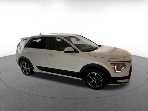 Used 2026 Kia Niro LX FWD image 2