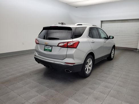 Used 2020 Chevrolet Equinox LT FWD image 9