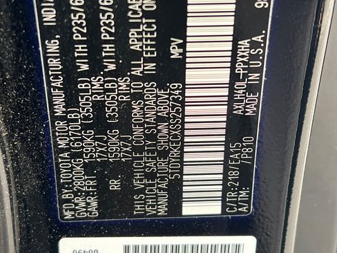 Certified 2025 Toyota Sienna XLE FWD image 30