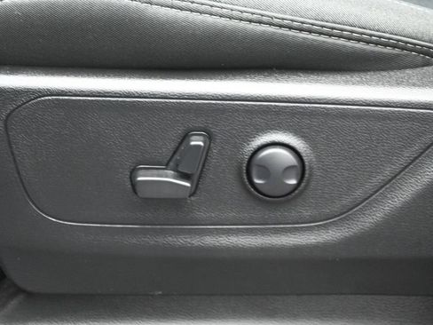 Used 2025 RAM 1500 Big Horn AWD/4WD image 11