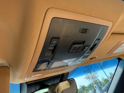 Used 2025 Lexus ES 350 w/ Premium Package FWD image 26