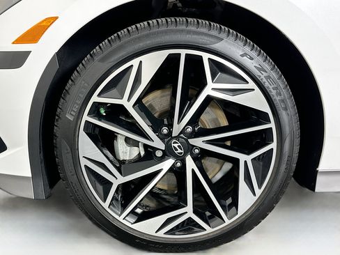 Used 2024 Hyundai Ioniq 6 SEL image 11