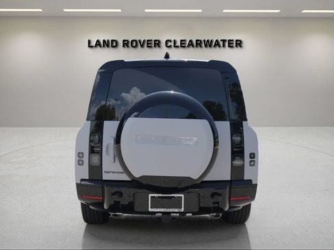 Used 2026 Land Rover Defender 130 X-Dynamic SE AWD/4WD image 4