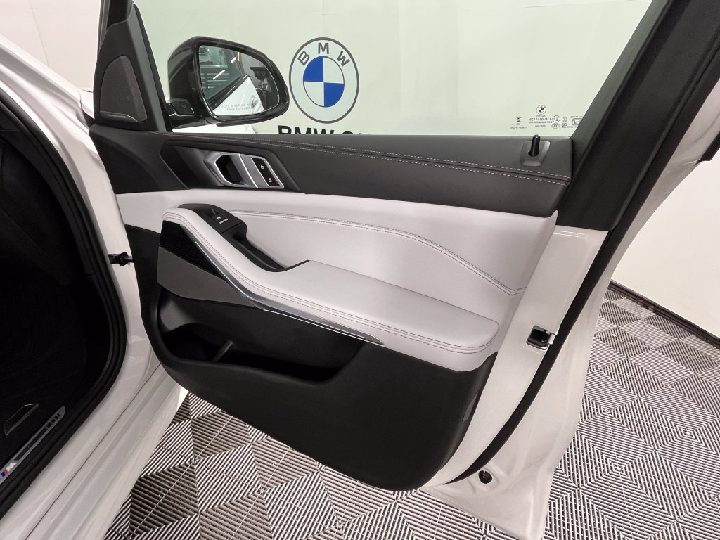 Certified 2026 BMW X5 xDrive40i w/ M Sport Package AWD/4WD image 25