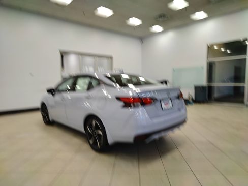 New 2025 Nissan Versa SR w/ Trunk Package image 5