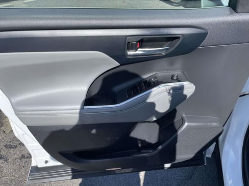 Used 2023 Toyota Highlander XLE image 21