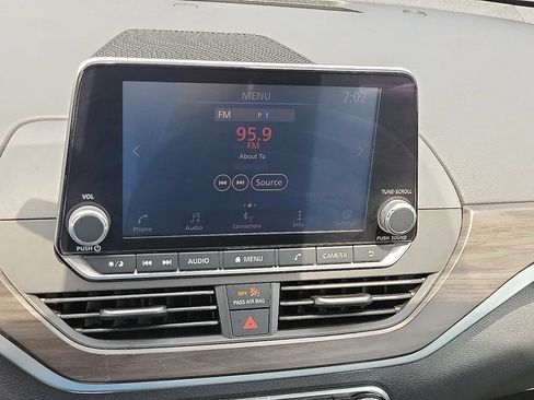 Used 2023 Nissan Altima 2.5 SV FWD image 14