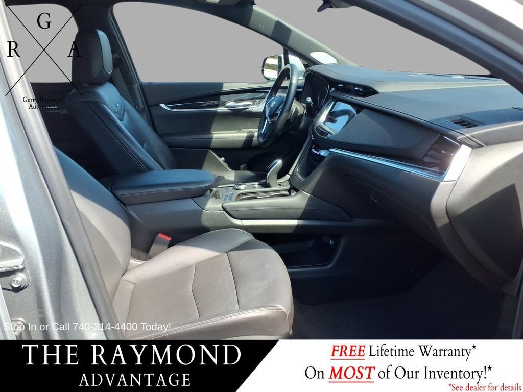 Used 2025 Cadillac XT5 Premium Luxury AWD/4WD image 9