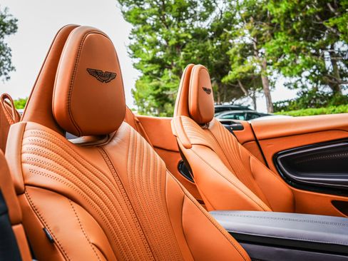 Used 2023 Aston Martin DB11 Volante RWD image 25