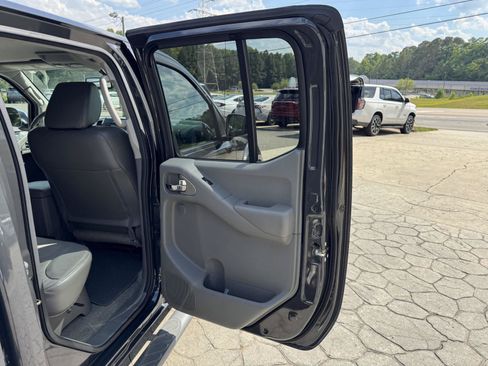 Used 2015 Nissan Frontier SL AWD/4WD image 14