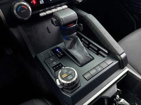 Used 2025 Toyota Tacoma TRD Off-Road AWD/4WD image 25