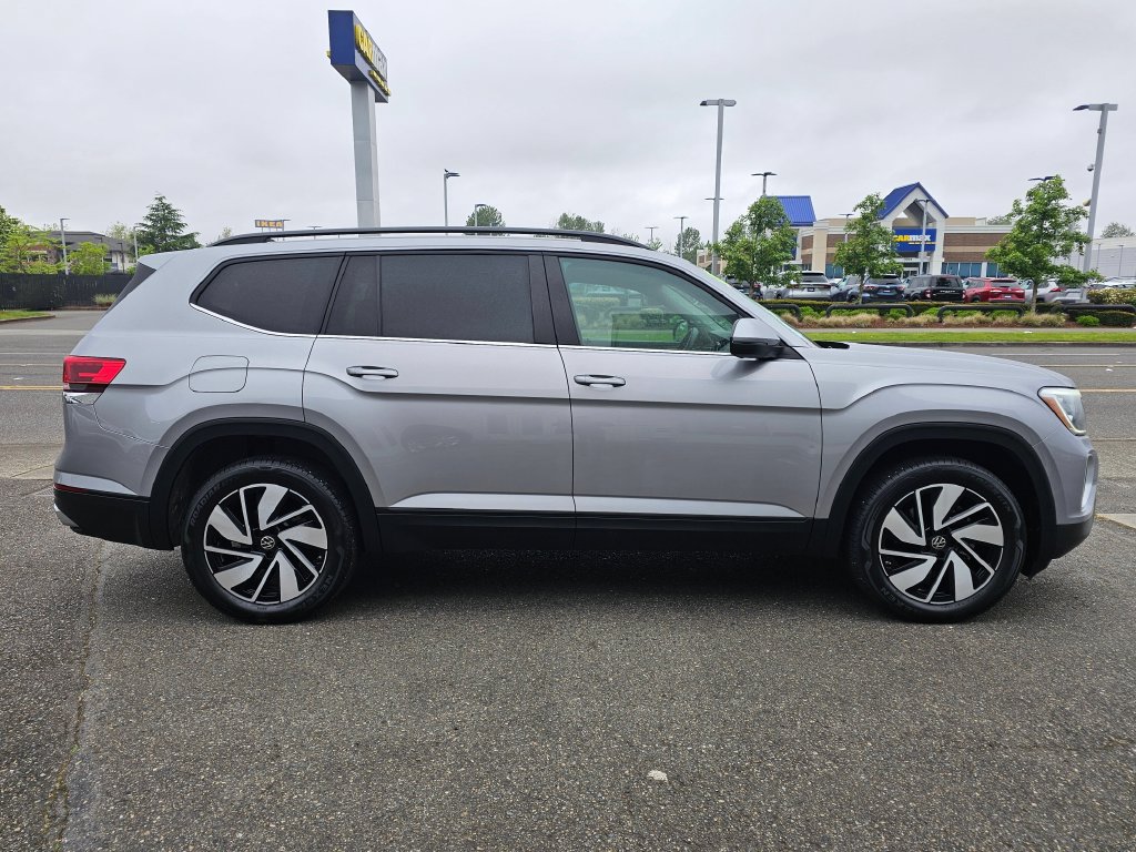 Used 2025 Volkswagen Atlas SE AWD/4WD image 4