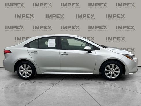 Used 2025 Toyota Corolla LE image 6