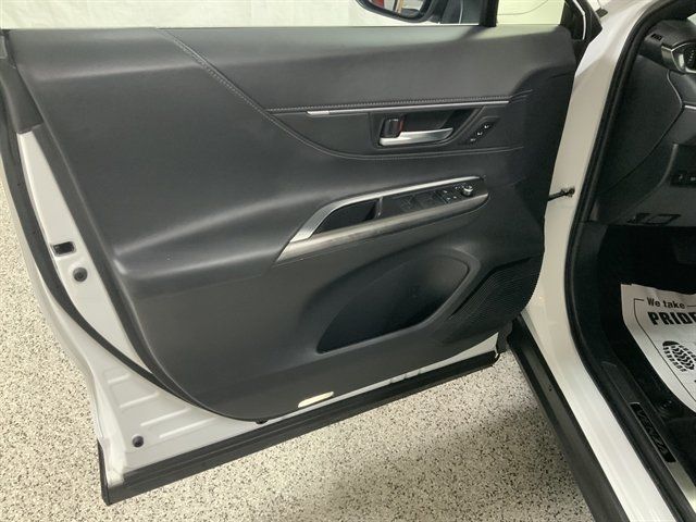 Used 2024 Toyota Venza XLE AWD/4WD image 16