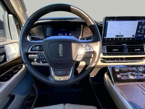 Used 2024 Lincoln Navigator Reserve AWD/4WD image 6