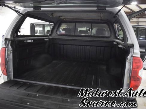 Used 2020 Toyota Tundra SR5 w/ SR5 Convenience Package AWD/4WD image 31