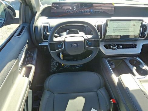 New 2025 Ford Expedition Active image 7