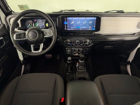 Used 2025 Jeep Wrangler Unlimited Sahara w/ Safety Group AWD/4WD image 14