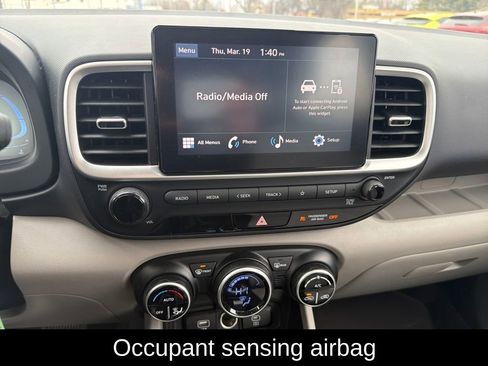 Used 2023 Hyundai Venue SEL image 18