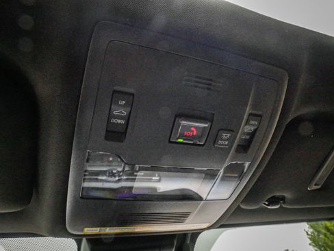 Used 2025 Lexus IS 500 image 27