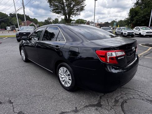 Used 2014 Toyota Camry LE FWD image 5