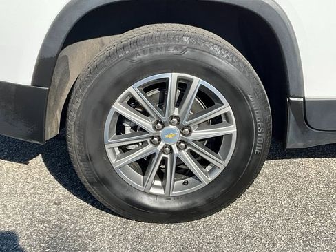 Used 2023 Chevrolet Traverse LT image 25