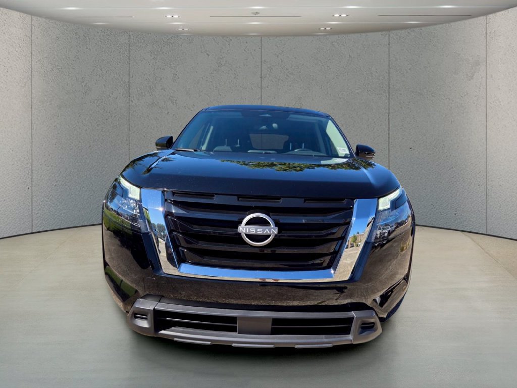 Used 2025 Nissan Pathfinder SV FWD image 8